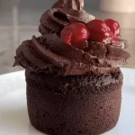 come-preparare-cupcake-al-cioccolato-e-alla-ciliegia-incredibilmente-delicati.webp.webp